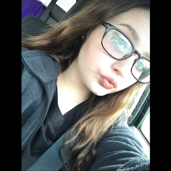 Meet your Posher, Danielle - Picture 1 of 1